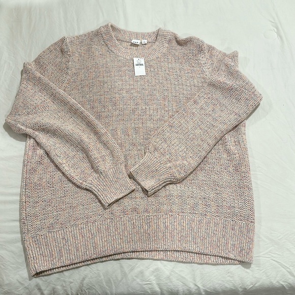NWT Gap knitted sweater. - Picture 1 of 3